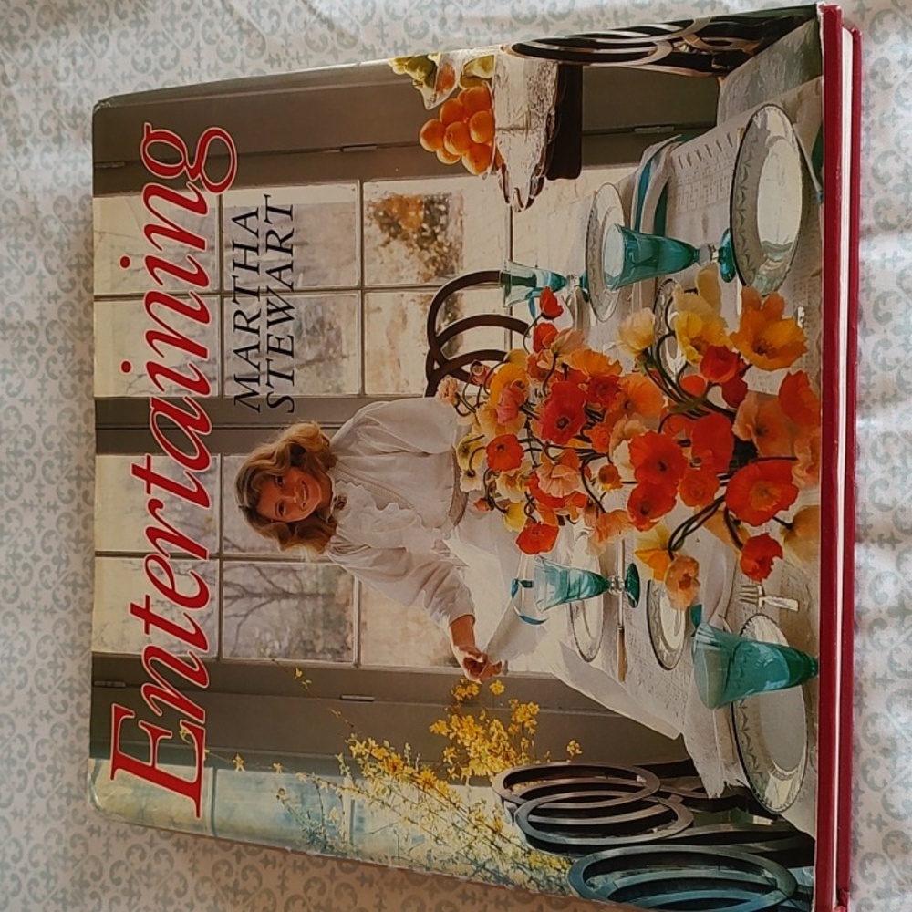 Martha Stewart Entertaining 1982 Hardcover Book Cookbook (b)